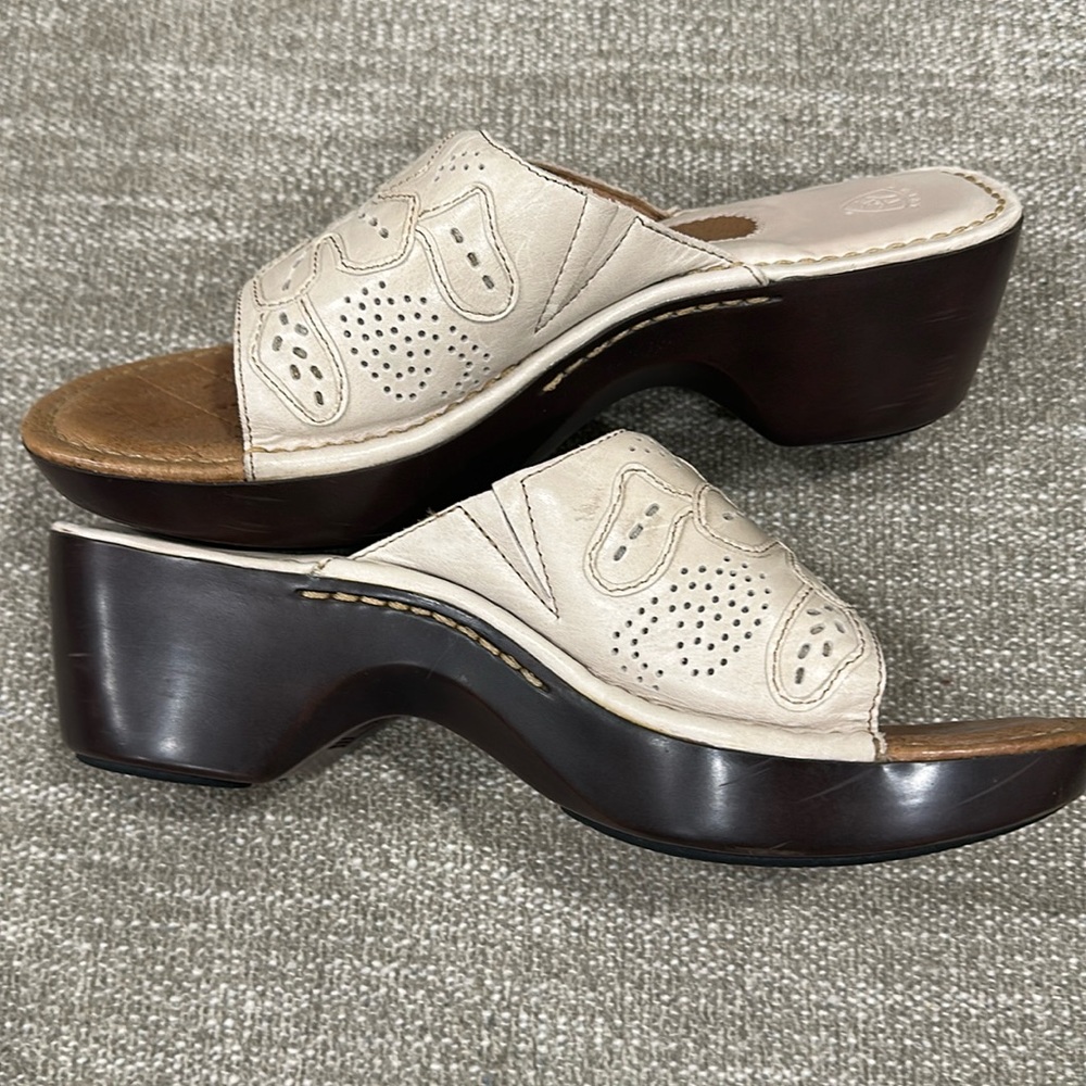 Ariat Cream and Brown Women's Sandals
